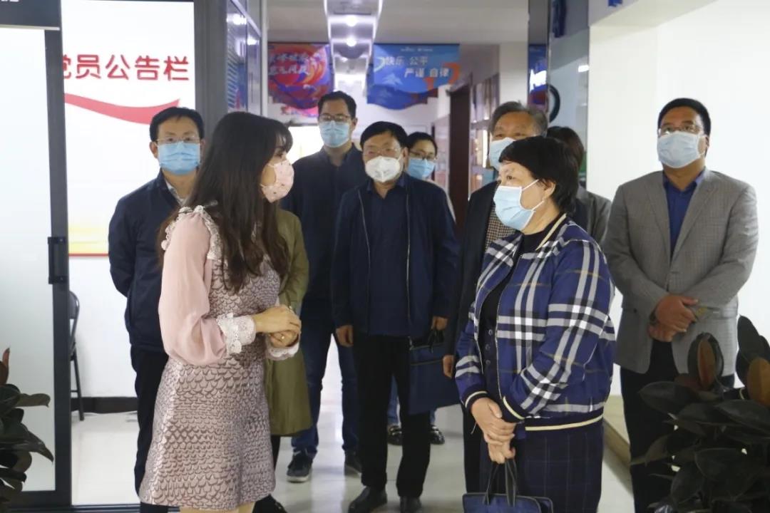 市人大財(cái)經(jīng)委員會(huì)副主任委員、市人大常委會(huì)財(cái)經(jīng)工委主任 衛(wèi)華平一行蒞臨洛陽青峰進(jìn)行復(fù)工復(fù)產(chǎn)情況工作指導(dǎo)！